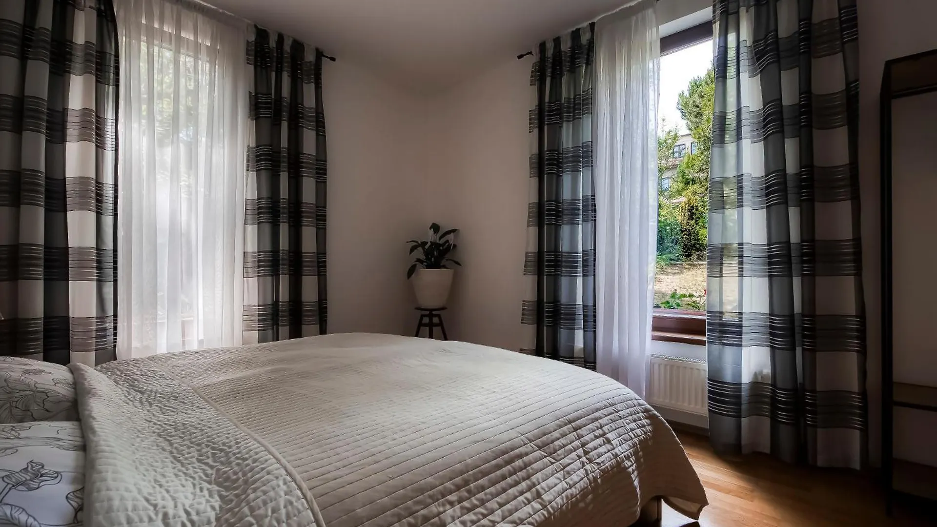 Apartment With Garden In Prague 6